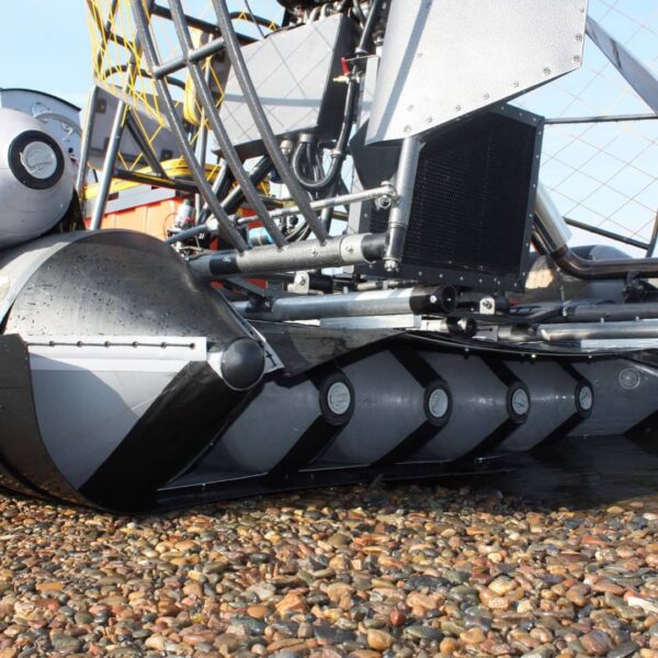Airboat Alligator 590: 5.9 Meters of Power with Honda D17A 130hp Engine - Image 3